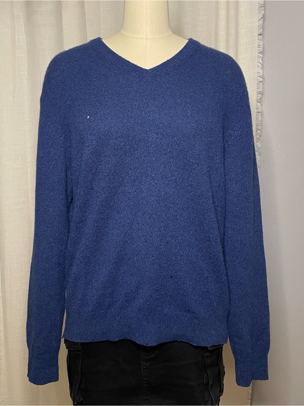 Jos. A. Bank - Cashmere Men's V-Neck Sweater in Deep Blue